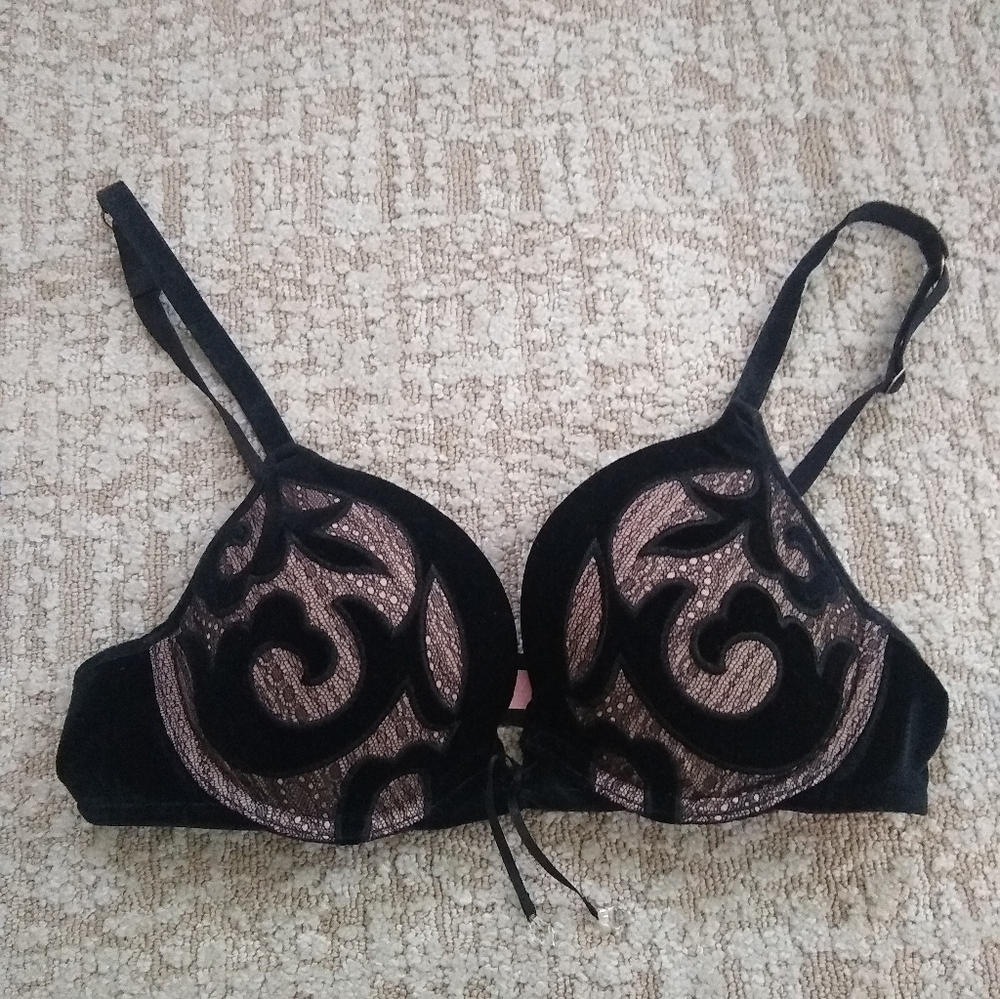 Victoria's Secret Black Lace And Velour Very Sexy Push-up Bra